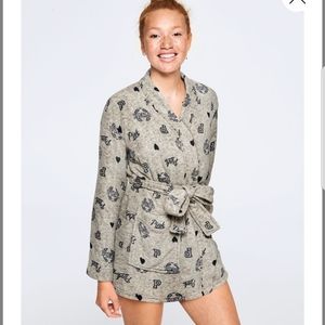 🌟SALE🌟NEW VS PINK TEDDY ROBE.
